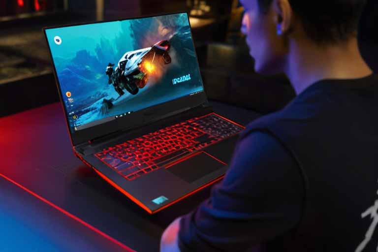 ¿Cómo hacer si mi portátil IdeaPad Gaming 3 se descarga jugando con el cargador puesto?
