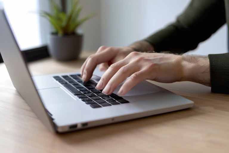 ¿Cómo puedo reparar mi portátil Thinkpad Serie L si el touchpad no funciona?