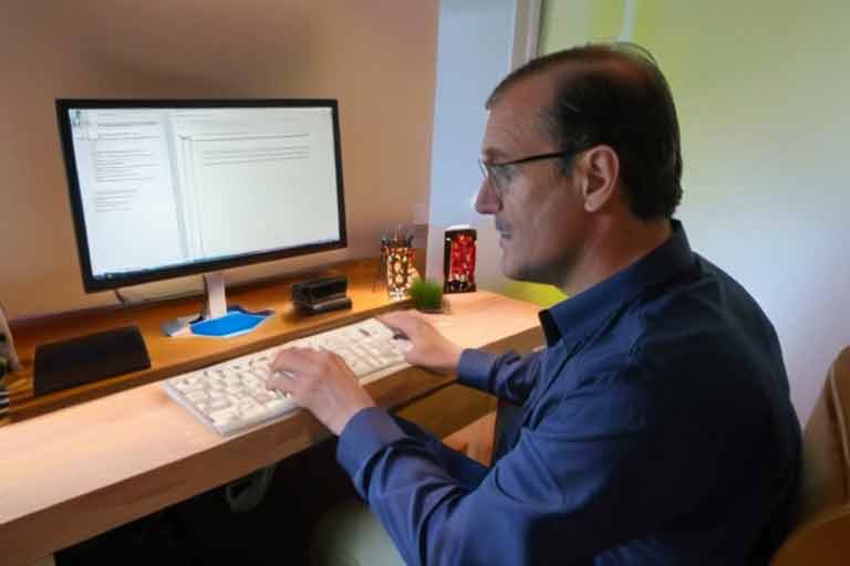 ¿Cómo puedo reparar mi ordenador Lenovo si desapareció la tarjeta gráfica?
