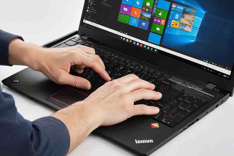 ¿Cómo desbloquear la pantalla de inicio en un Lenovo ThinkPad E15?